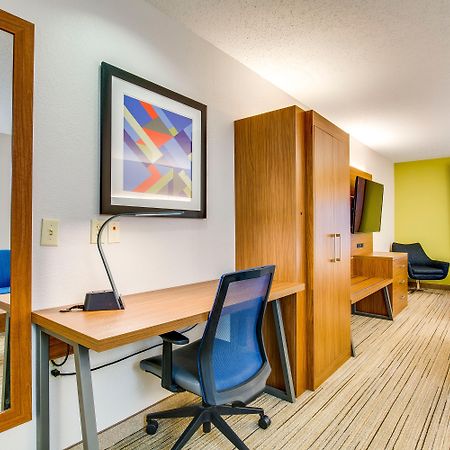 Holiday Inn Express Vincennes Bagian luar foto