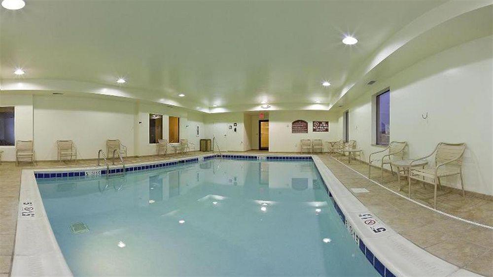 Holiday Inn Express Vincennes Bagian luar foto