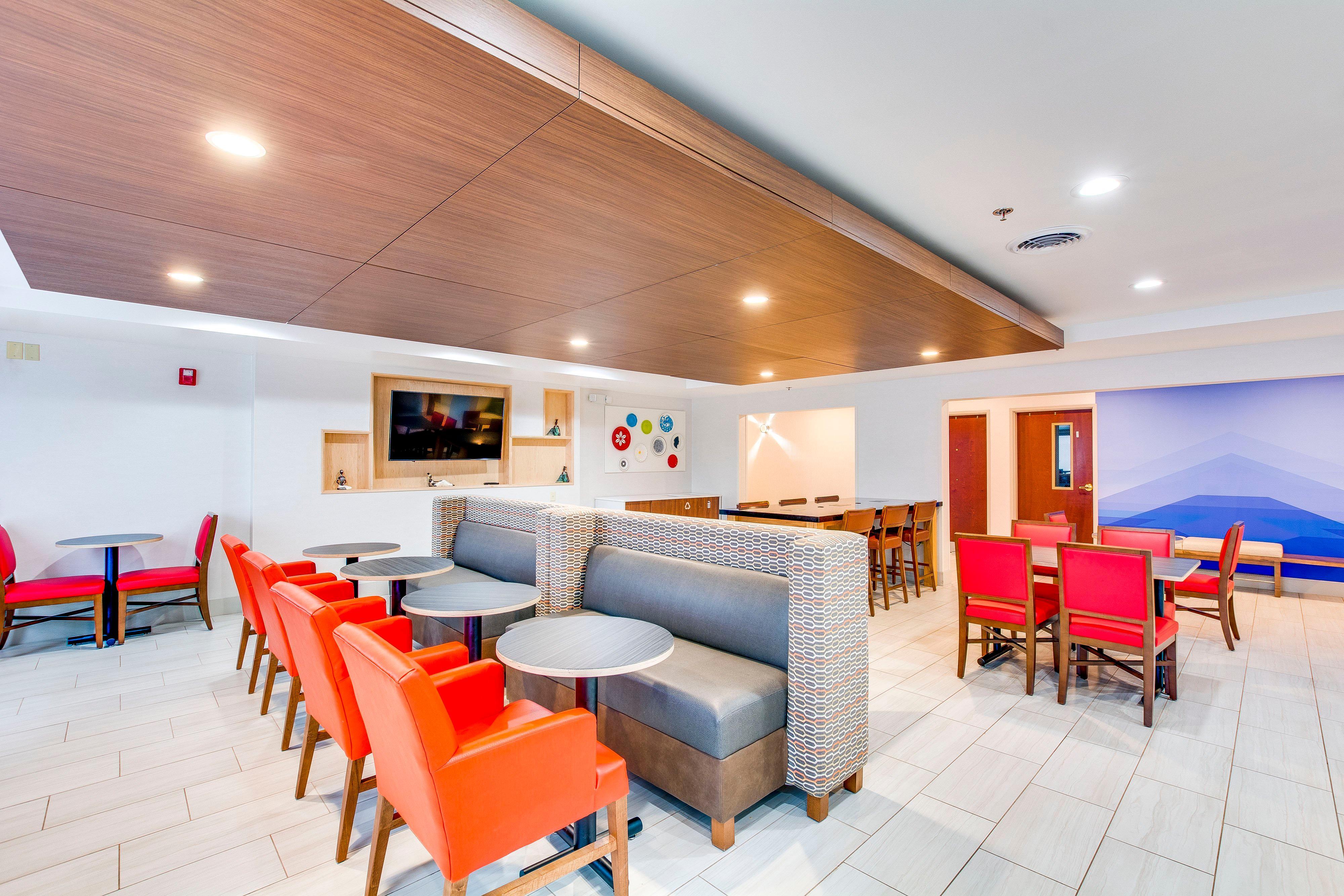 Holiday Inn Express Vincennes Bagian luar foto