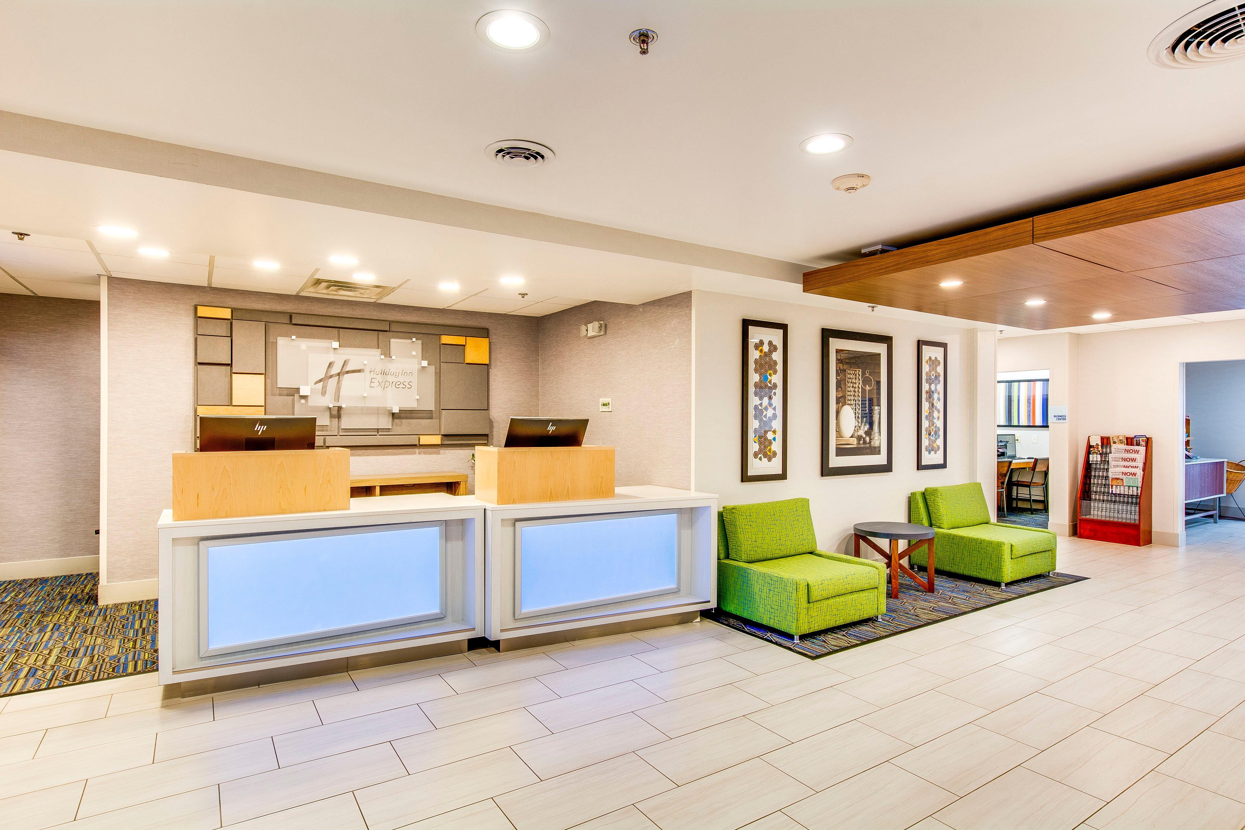 Holiday Inn Express Vincennes Bagian luar foto