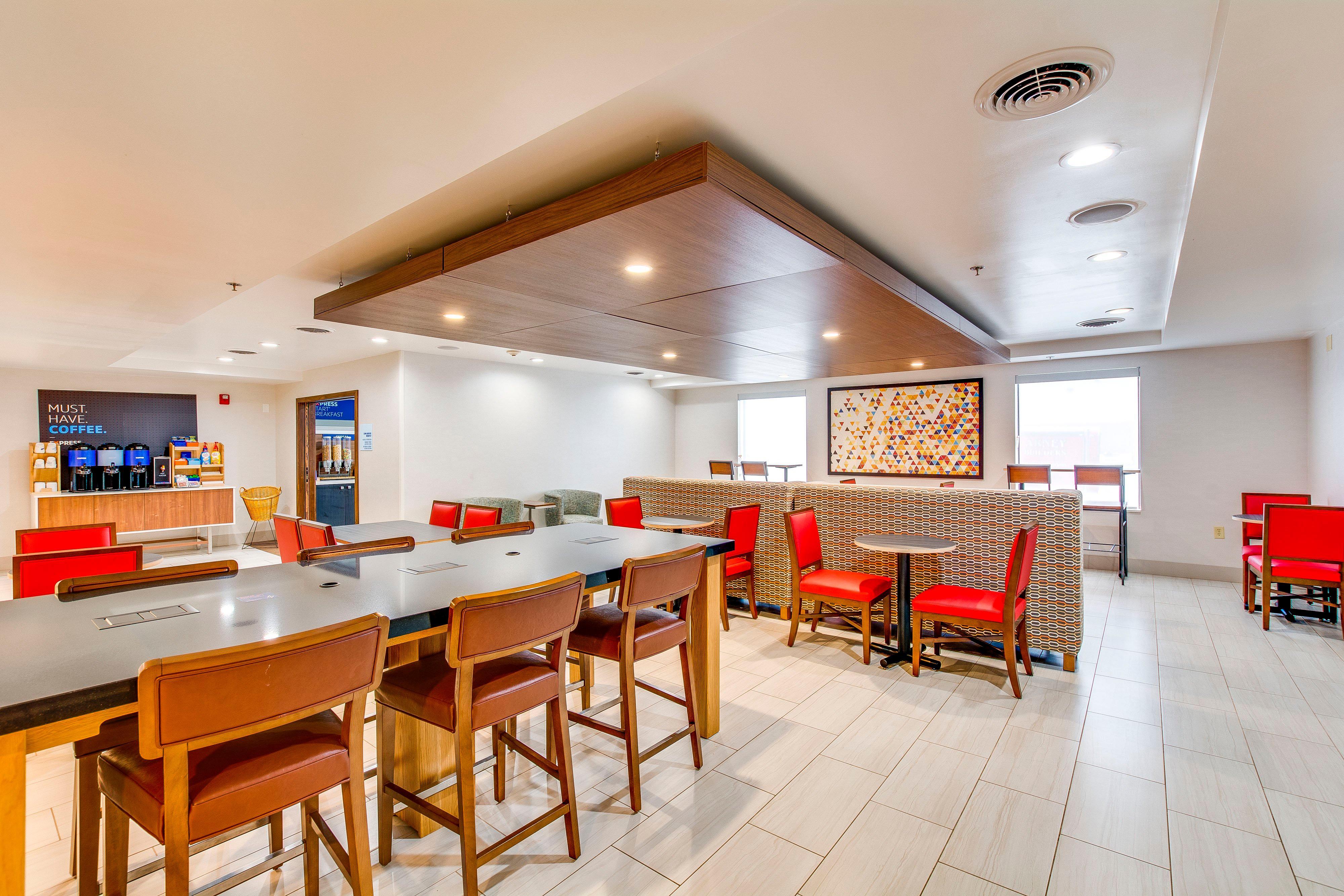 Holiday Inn Express Vincennes Bagian luar foto