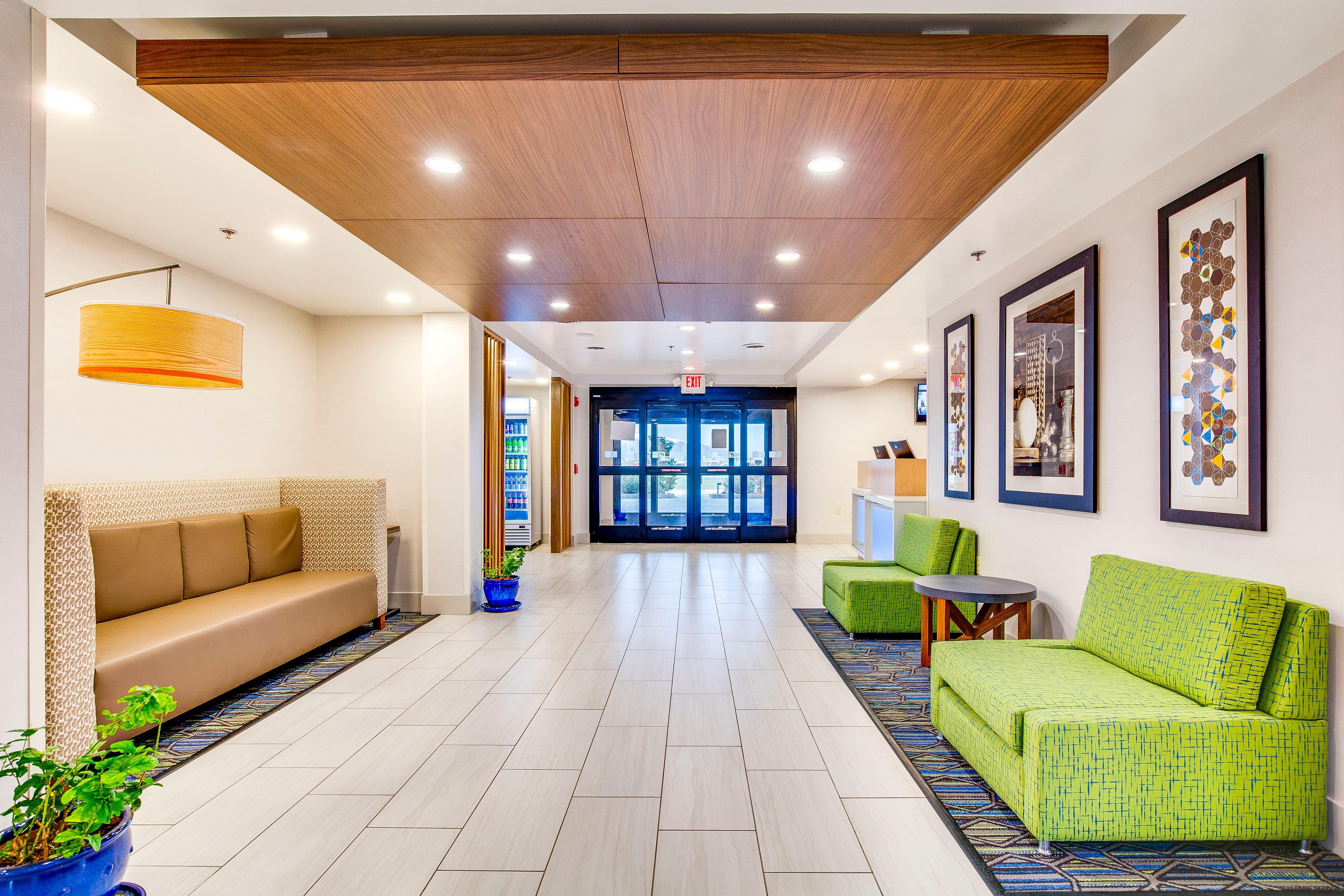 Holiday Inn Express Vincennes Bagian luar foto
