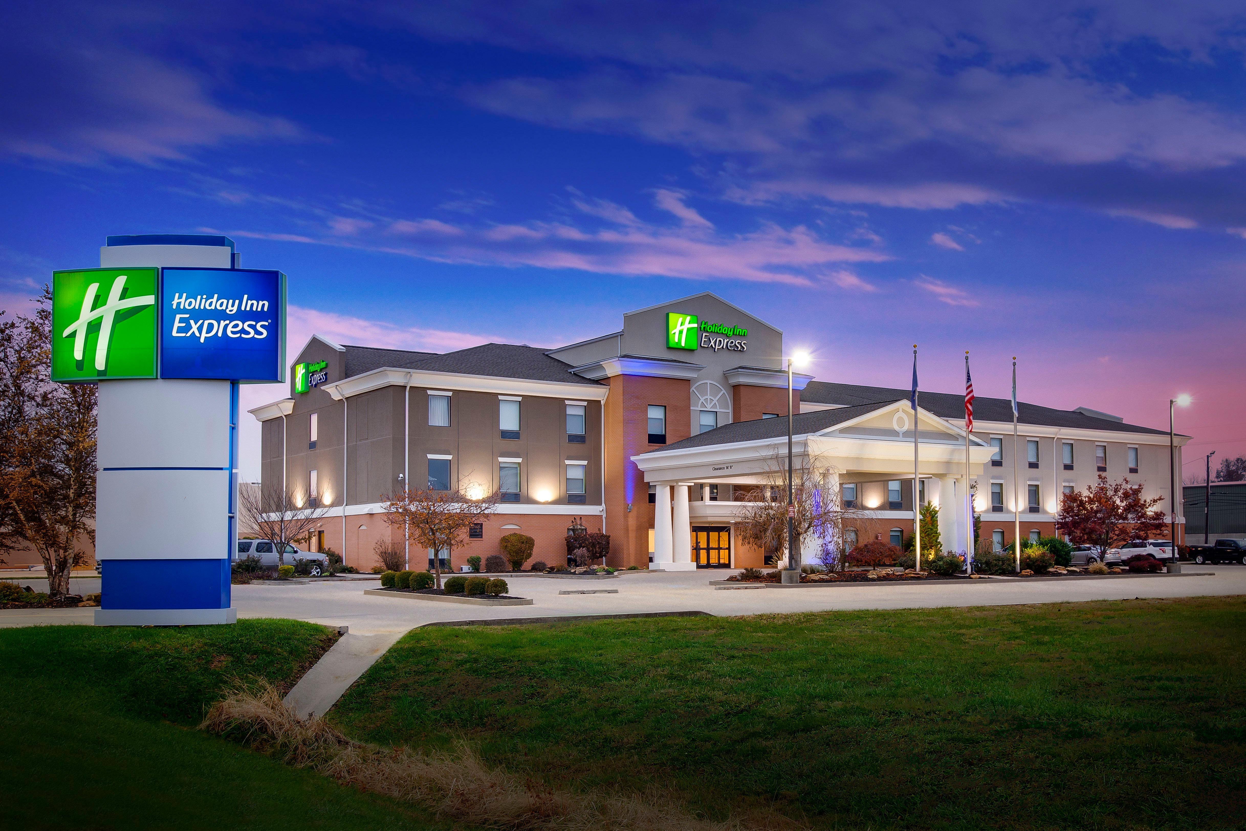 Holiday Inn Express Vincennes Bagian luar foto