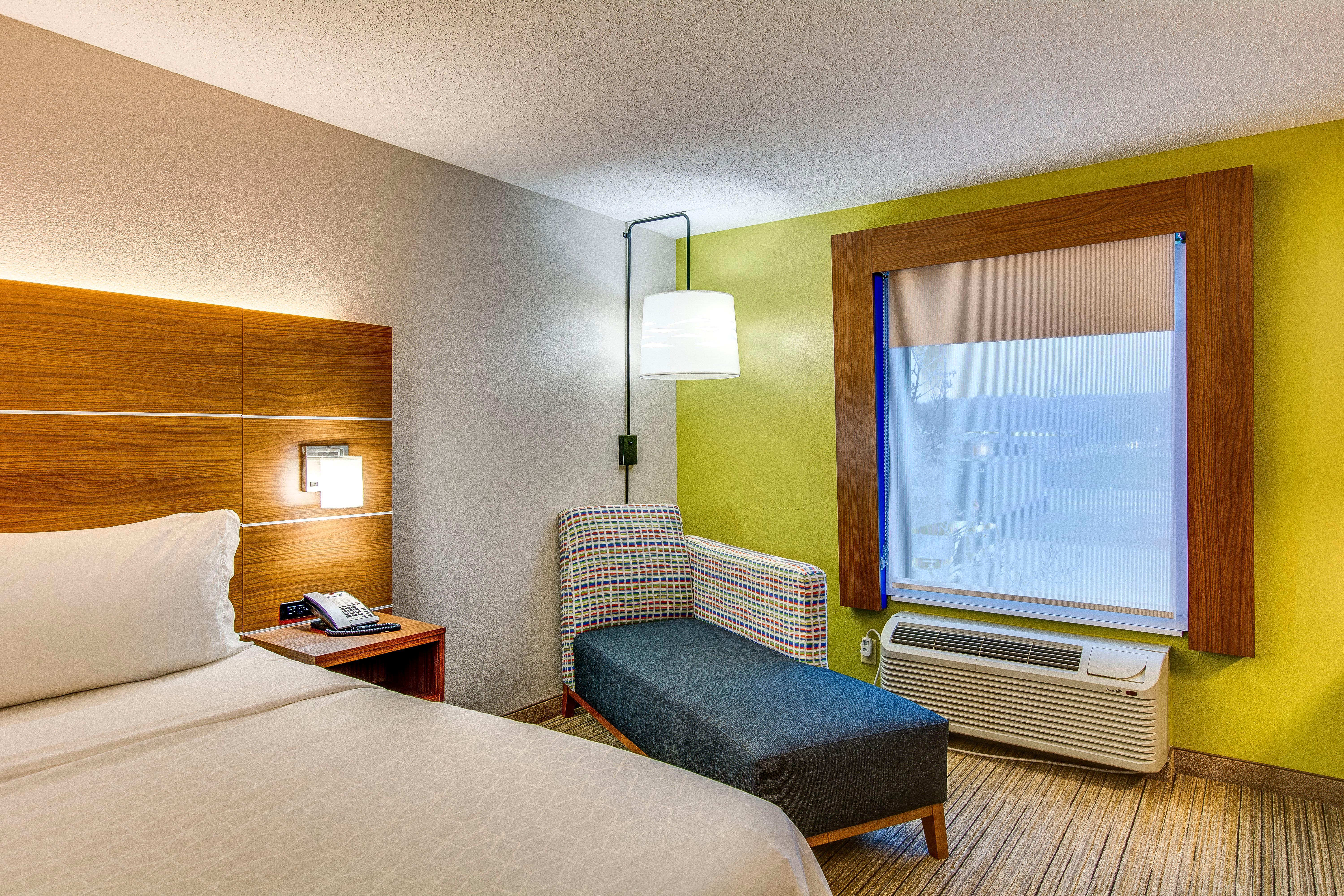 Holiday Inn Express Vincennes Bagian luar foto