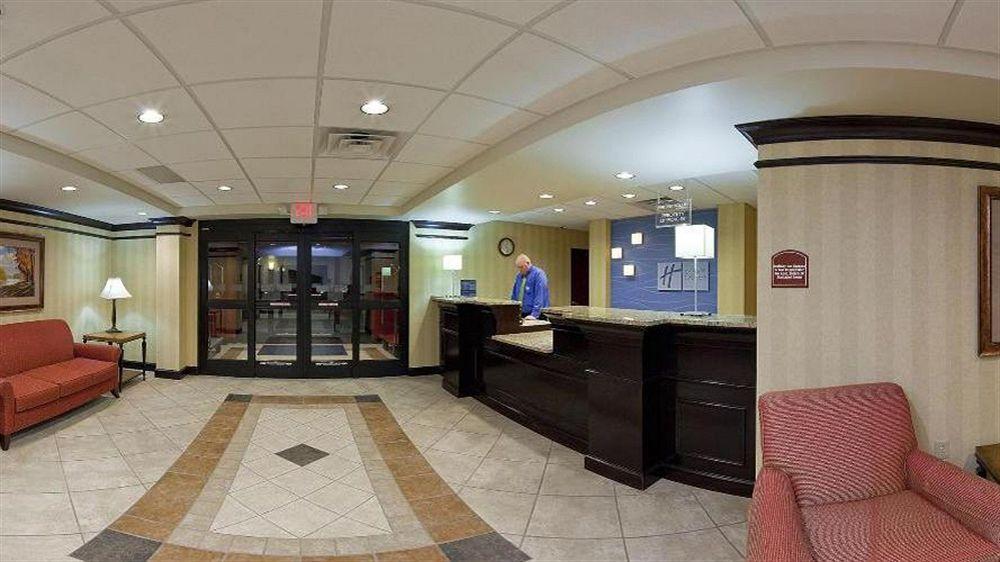 Holiday Inn Express Vincennes Bagian luar foto
