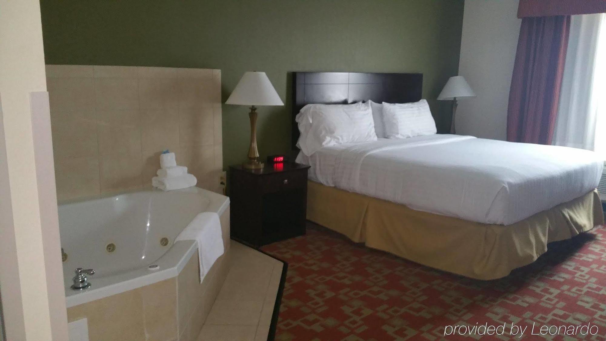 Holiday Inn Express Vincennes Bagian luar foto