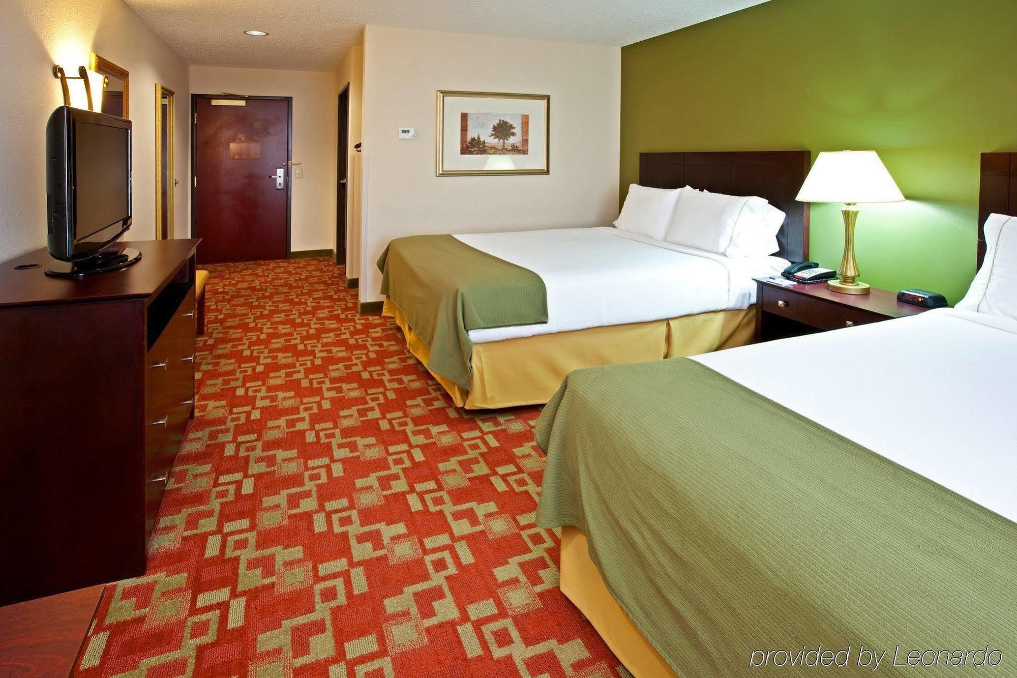Holiday Inn Express Vincennes Bagian luar foto